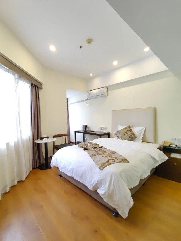 Phoenix Jinghua Hotel