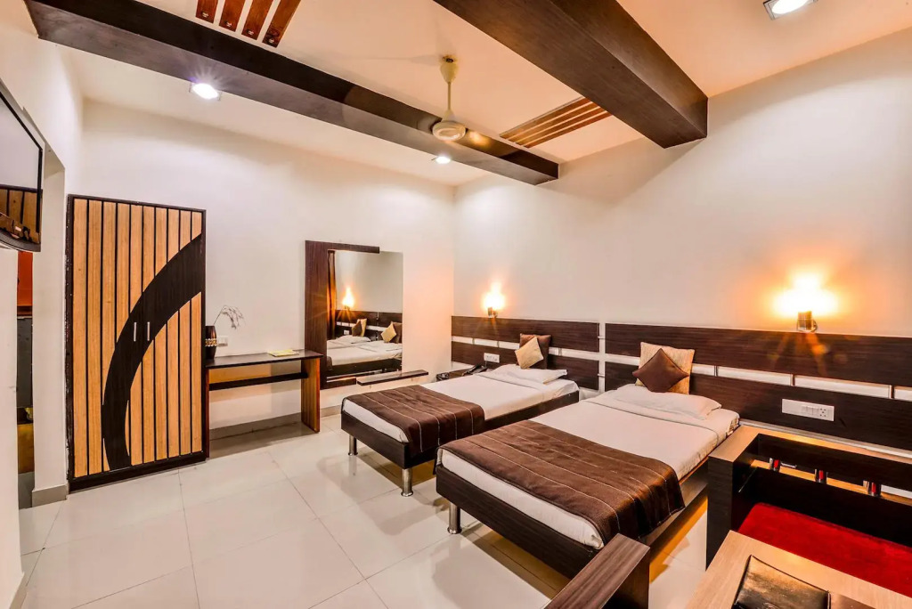 Raghu Mahal Hotel