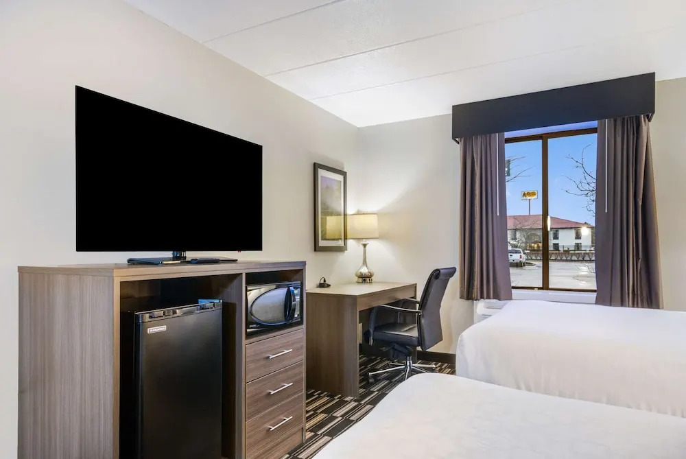 Clarion Inn