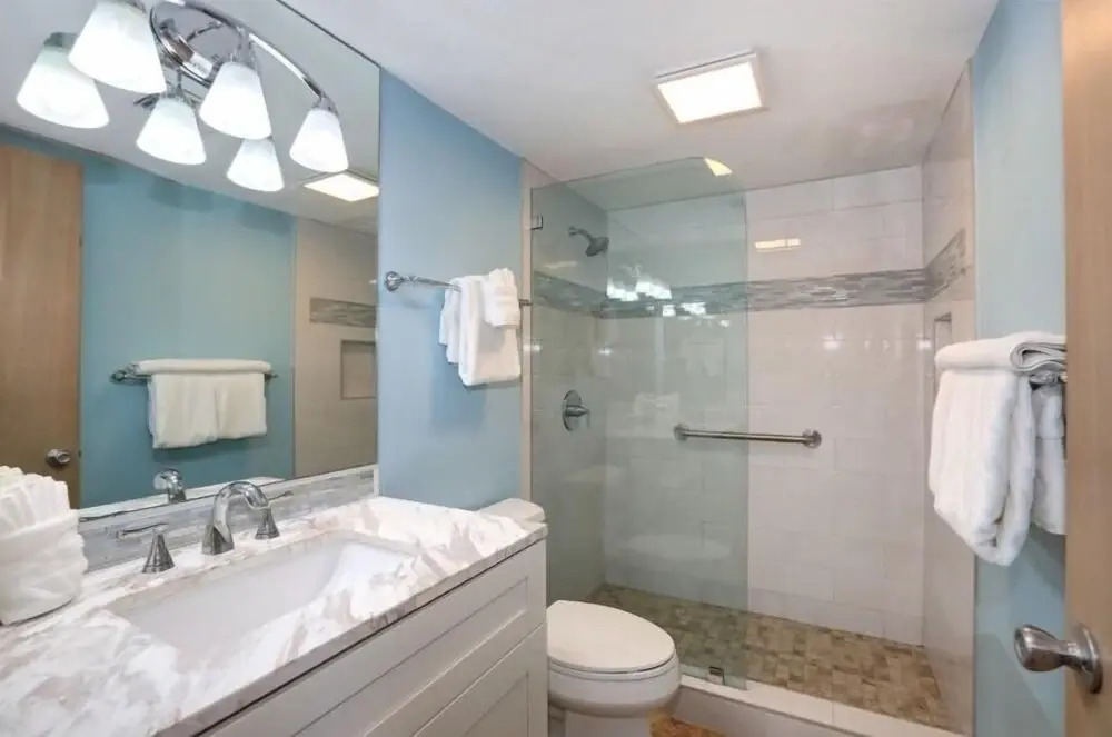 Kihei Beach, #509 2 Bedroom Condo by RedAwning