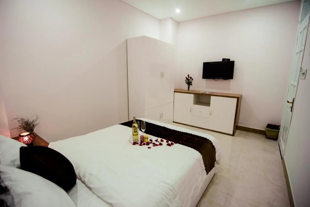 Rose Hotel
