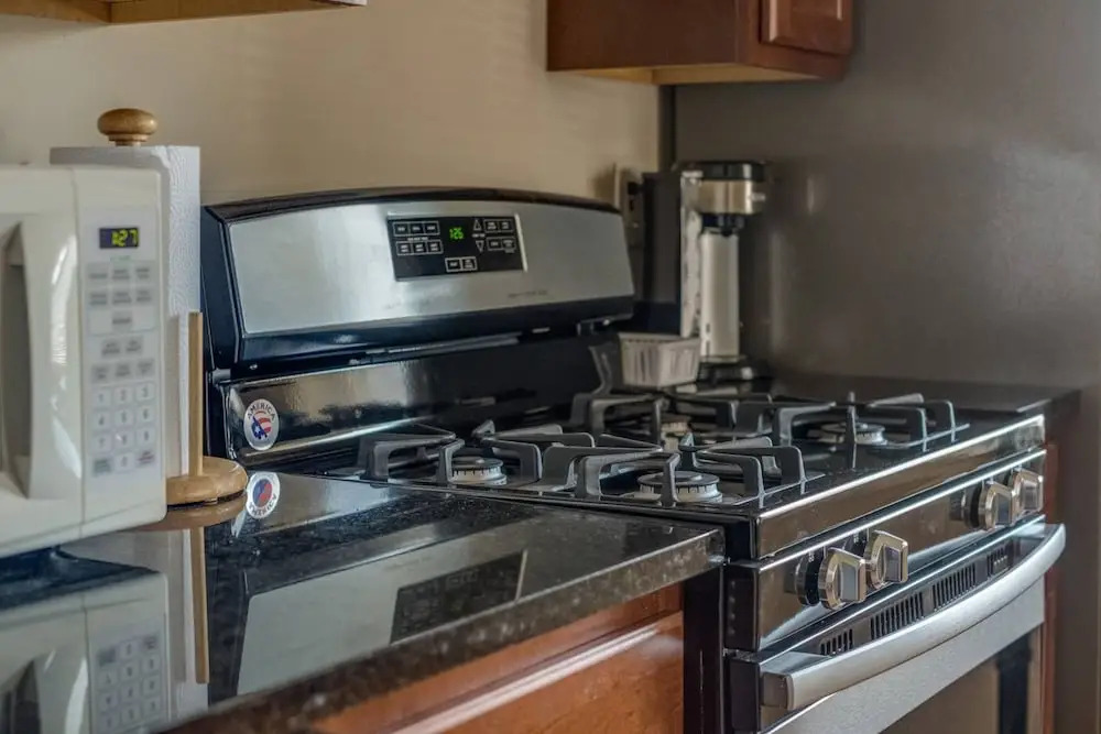 Lively 1 Bedroom Apt Near Lake
