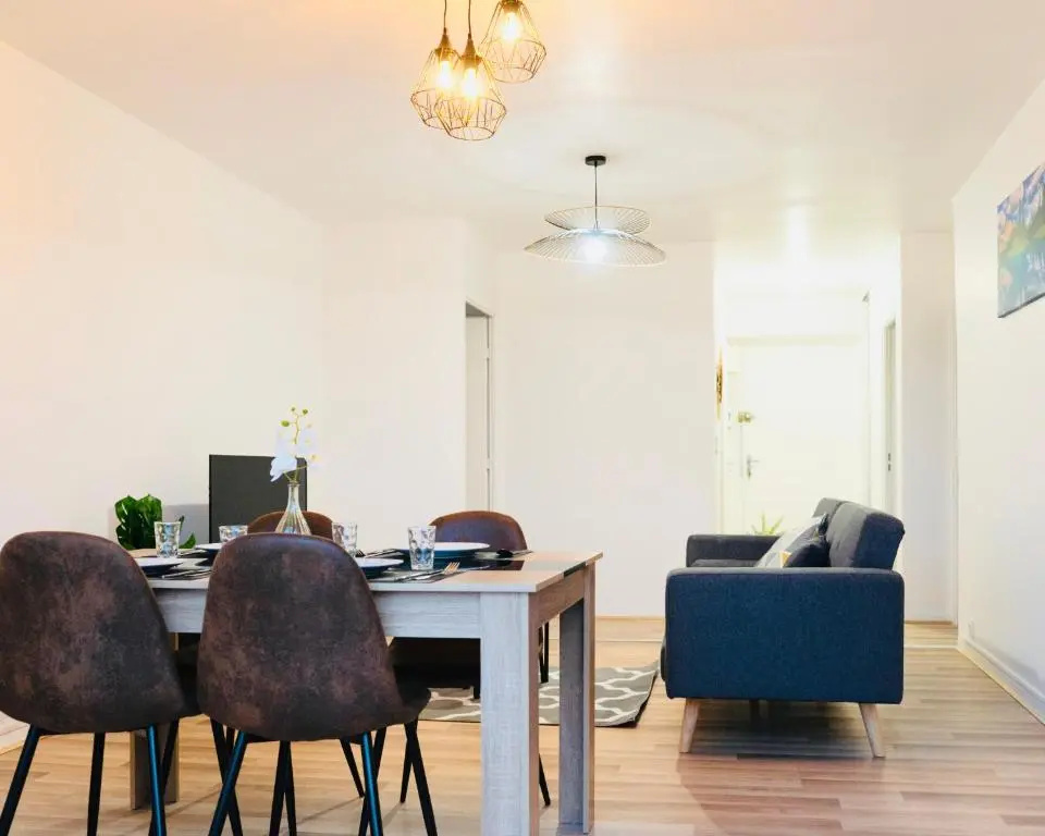 Bella Luna III - Elégant appartement centre ville - Parking gratuit - Wifi ultra rapide-Appareil Massage-Netflix-Jeu société
