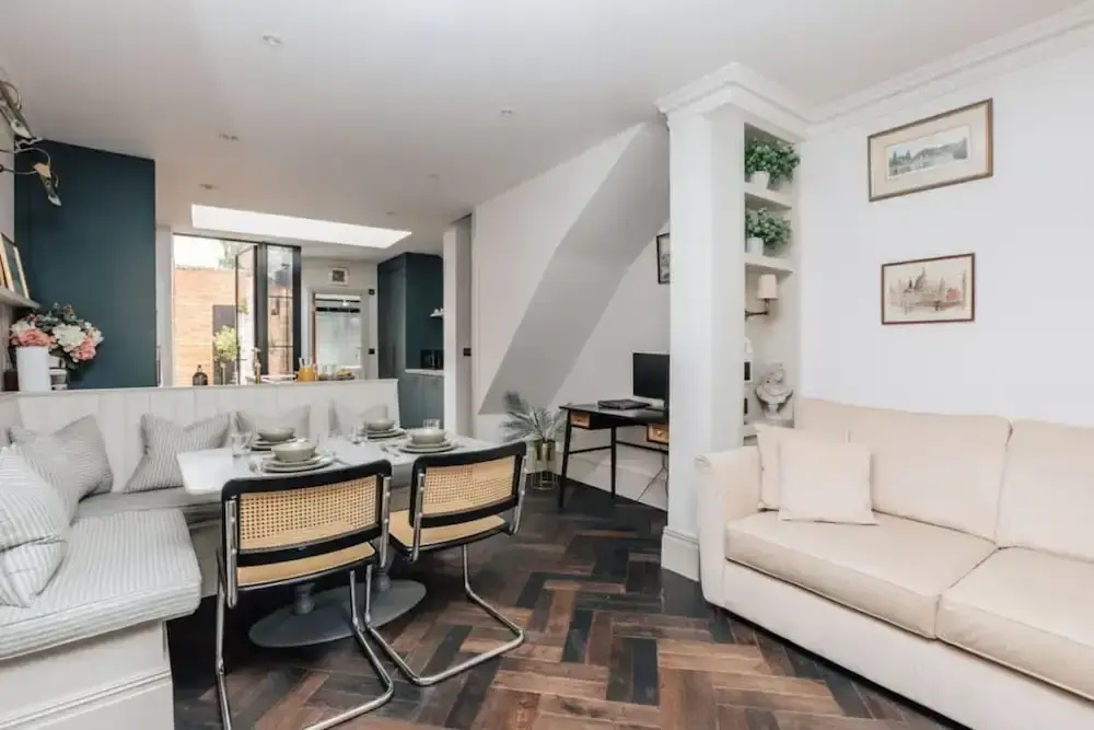 The Emerald - Central Henley 2 Bedroom House - From 145 Per Night