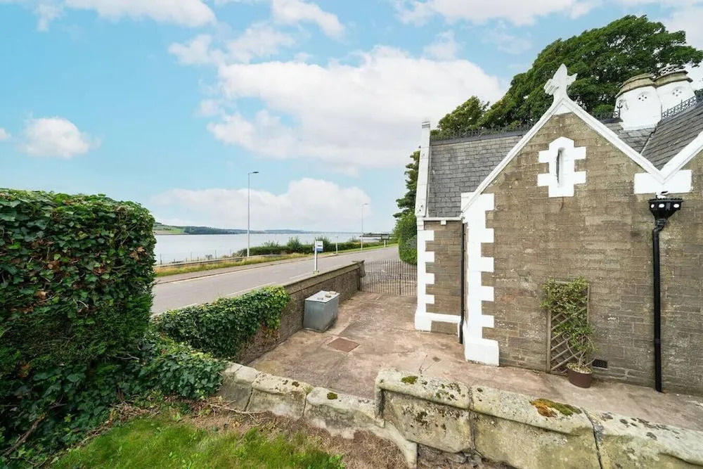 The Gate Lodge - Modern and Period Combined