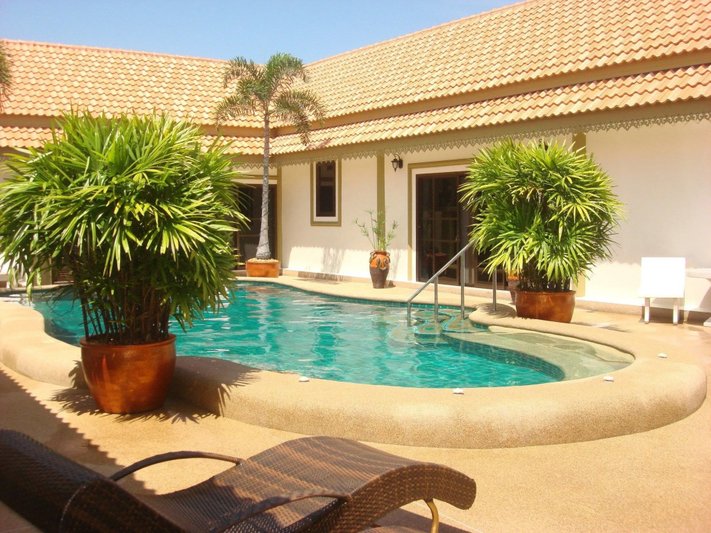 Siam Court Hotel and Resort