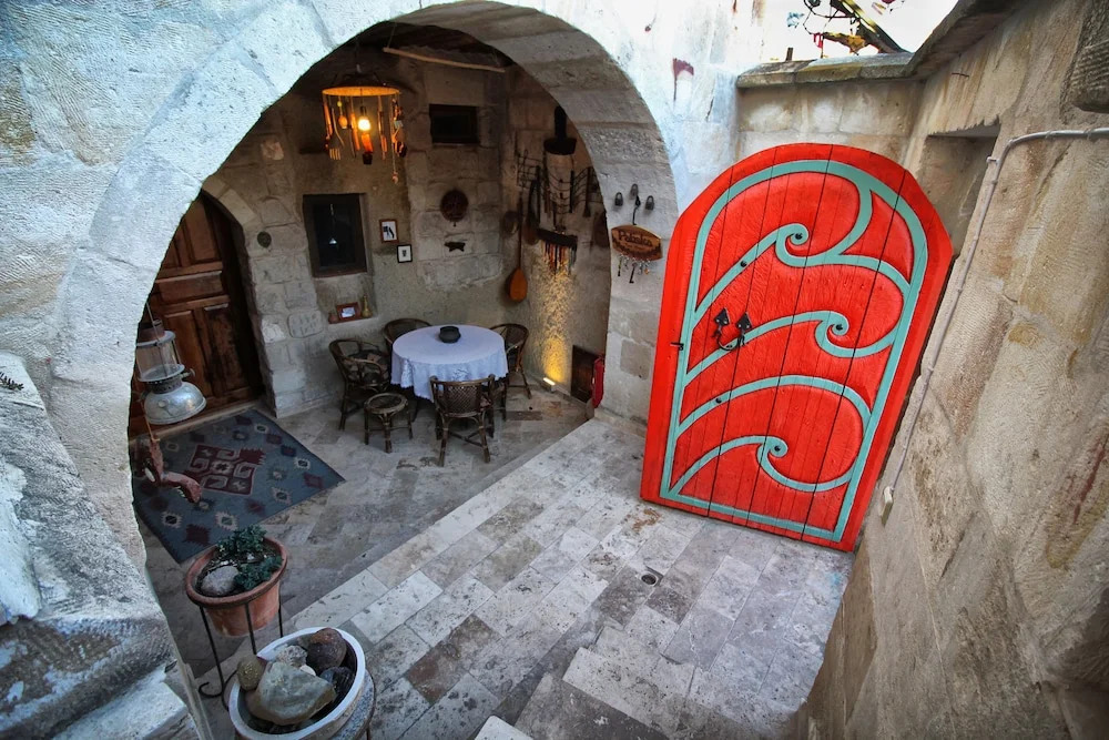 Patisca Cave House