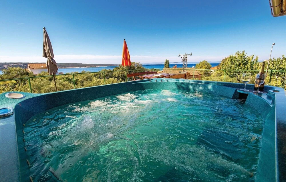 Stunning Apartment in Supetarska Draga With Sauna, Wifi and 2 Bedrooms