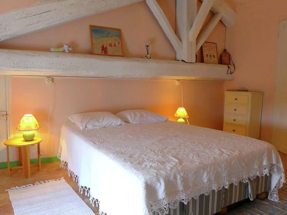 Lovely Holiday Home in Sainte-Valiere with Swimming Pool