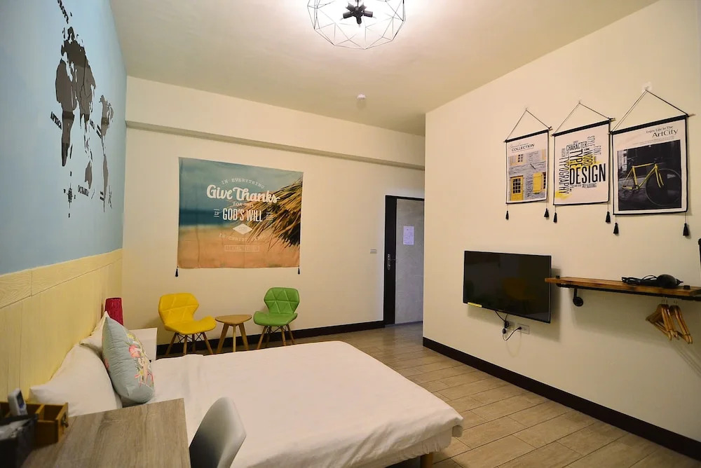 Paper Jet B&B