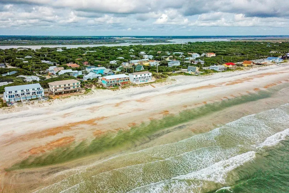 Beachfront Getaway With Ocean Views, Washer/dryer & AC - Snowbirds Welcome