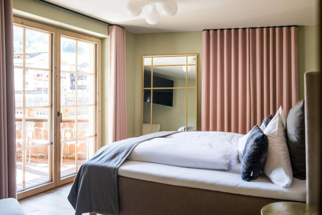 Raffls Tyrol Hotel