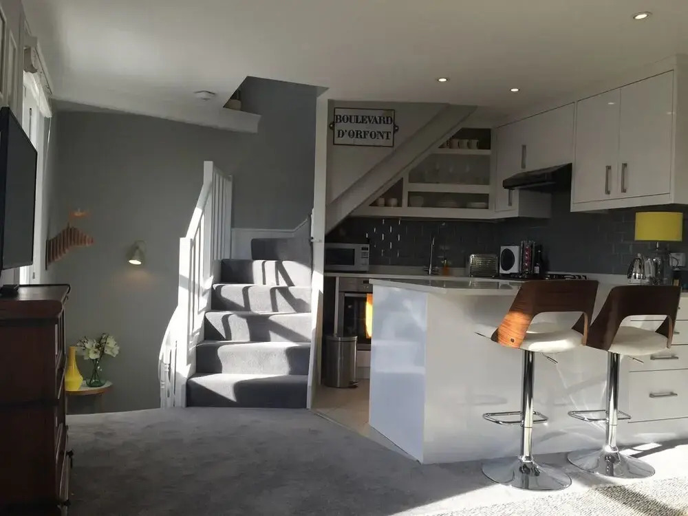 Stylish and Chic Regents Park Two bed