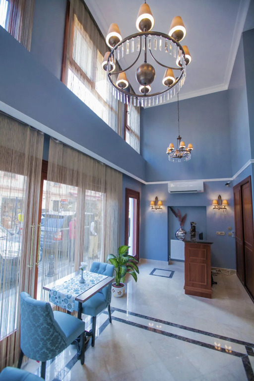 Raymond Blue Hotel