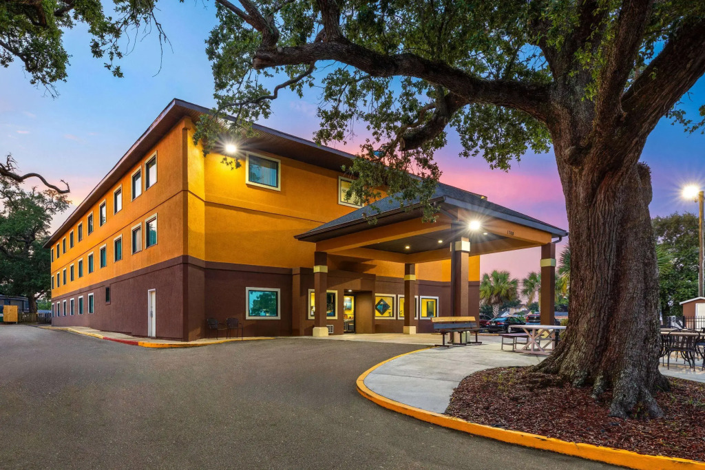 Days Inn by Wyndham Biloxi Beach