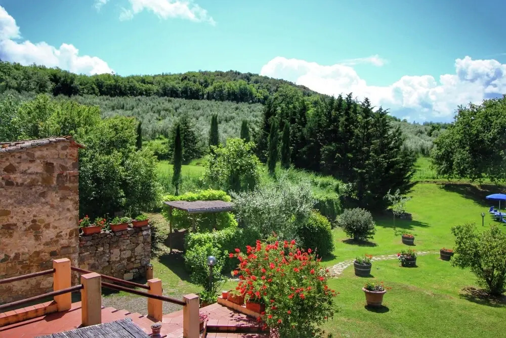 Farmhouse with pool, views