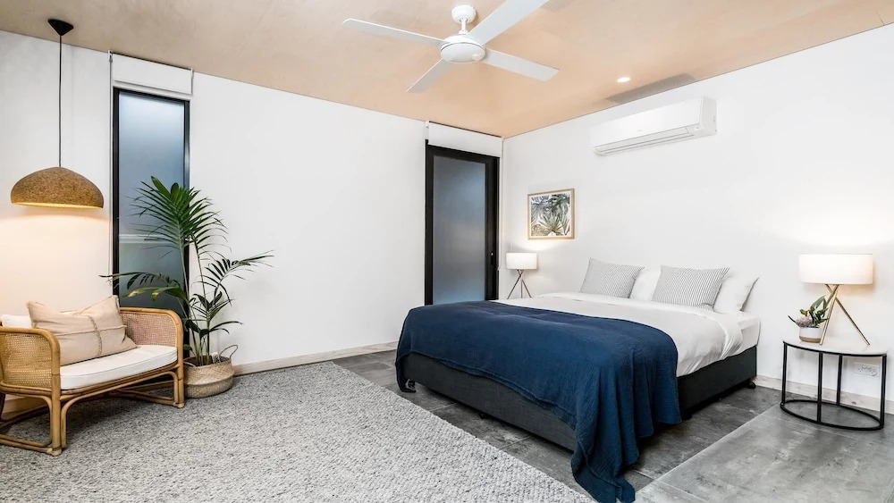 Tallowood - luxury beach house with pool & studio