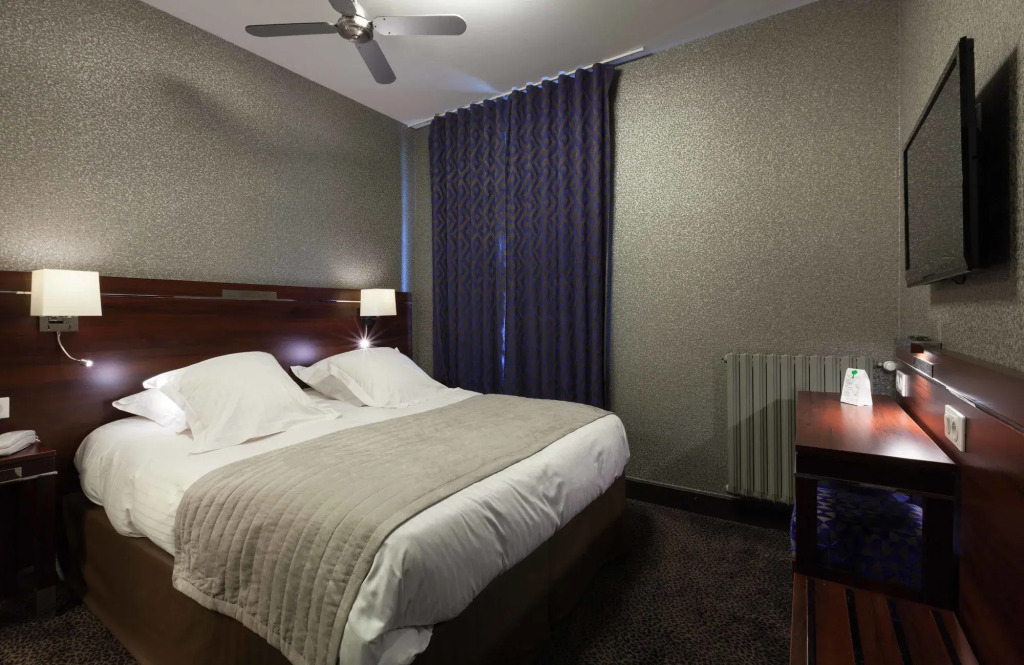 Ambassadeurs Logis Hotel
