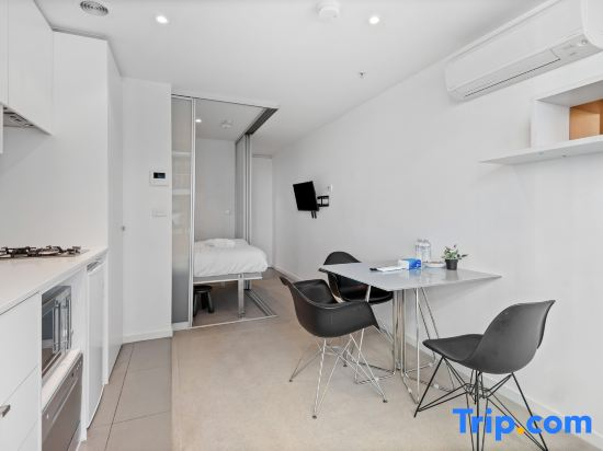 Urban Studio Retreat | Melbourne CBD Living - C27