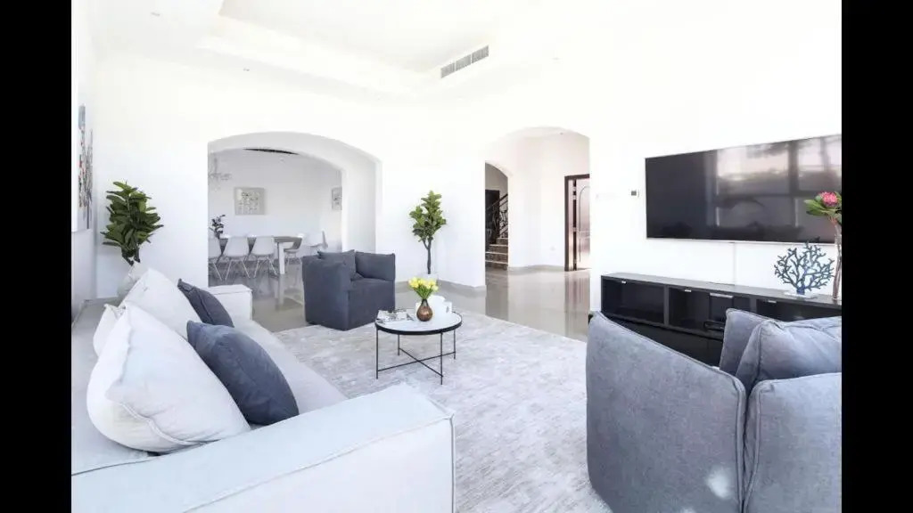 Hometown Apartments - Incredible 4 Bedroom plus maidsroom Villa