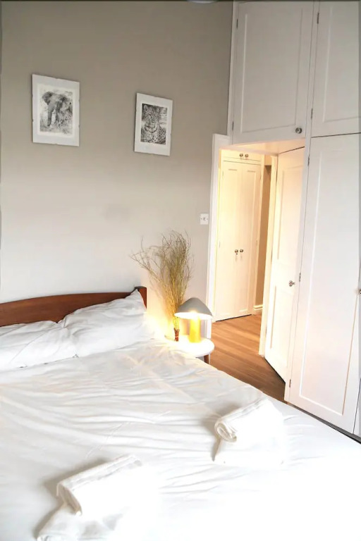 Modern and Stylish 2 Bedroom Flat in Notting Hill
