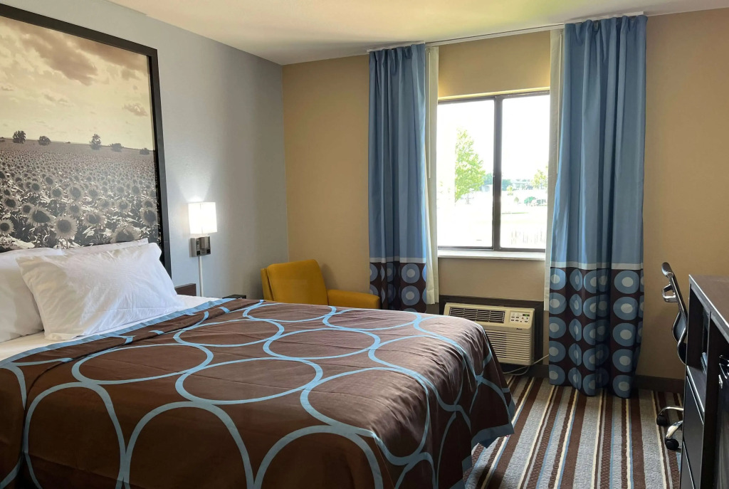 Super 8 by Wyndham Independence KS