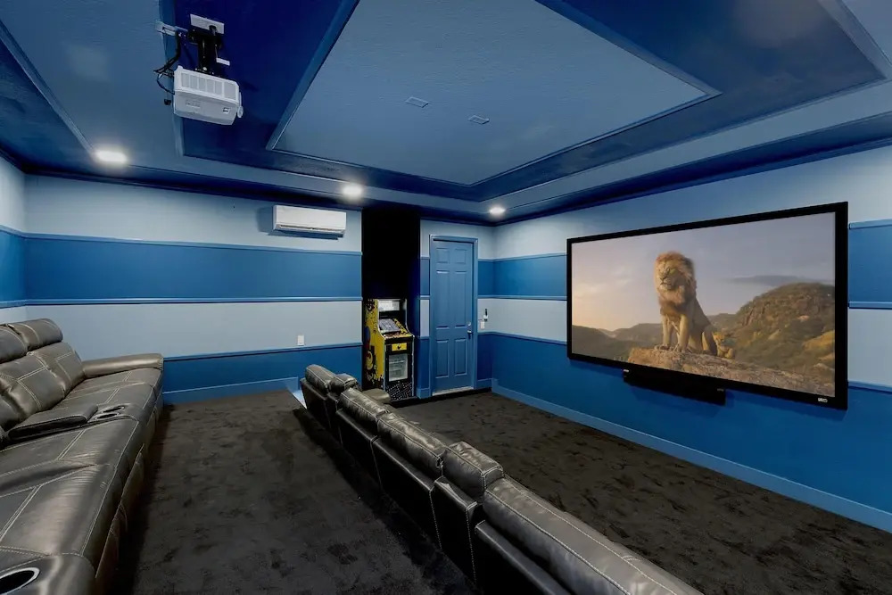 Sr019v: 8 Bed, Social Media, Minions, Pool, Shuffle Board