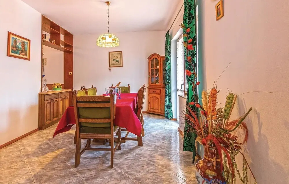 Stunning Home in Pula With Wifi and 5 Bedrooms