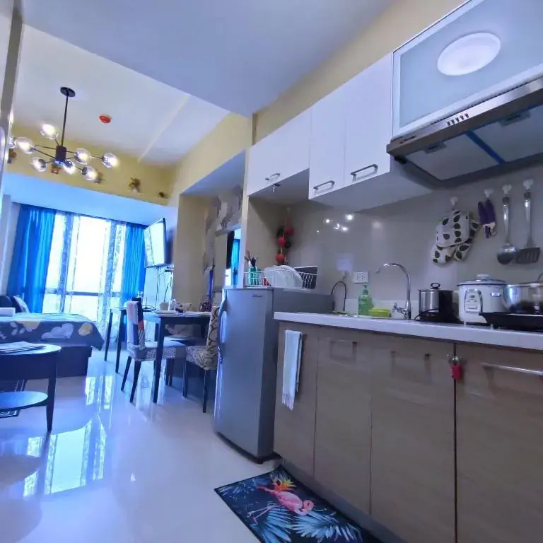 HI-END studio condo, 49" tv, ntflix & unli wifi