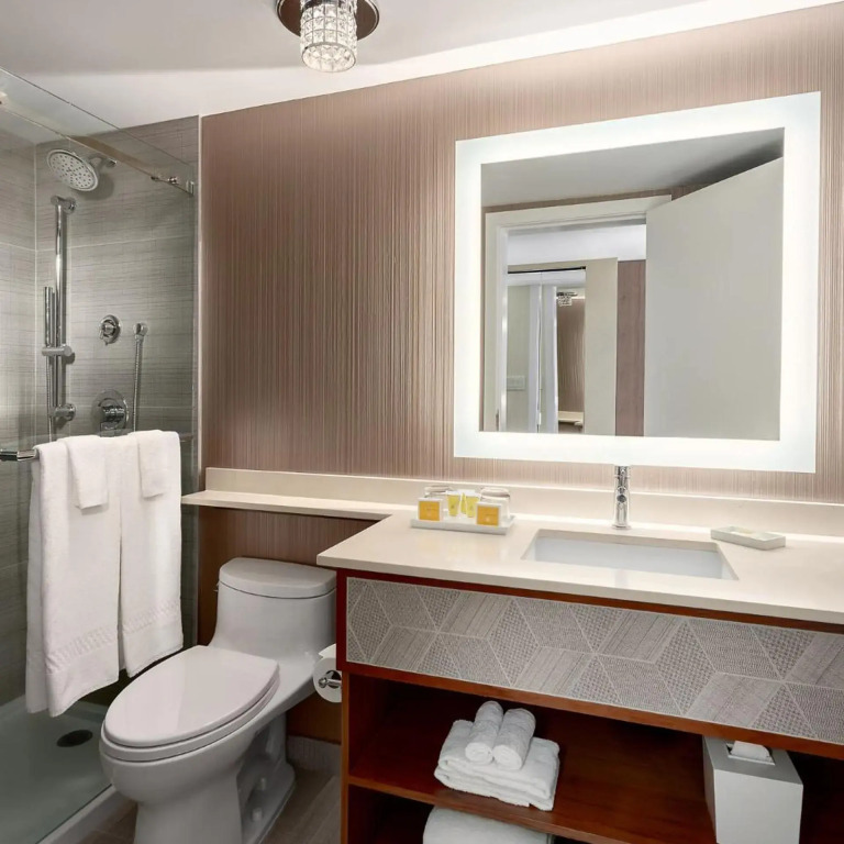 Auberge Vancouver Hotel