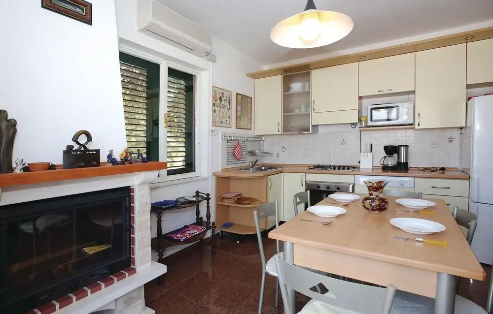 Amazing Home In Postira