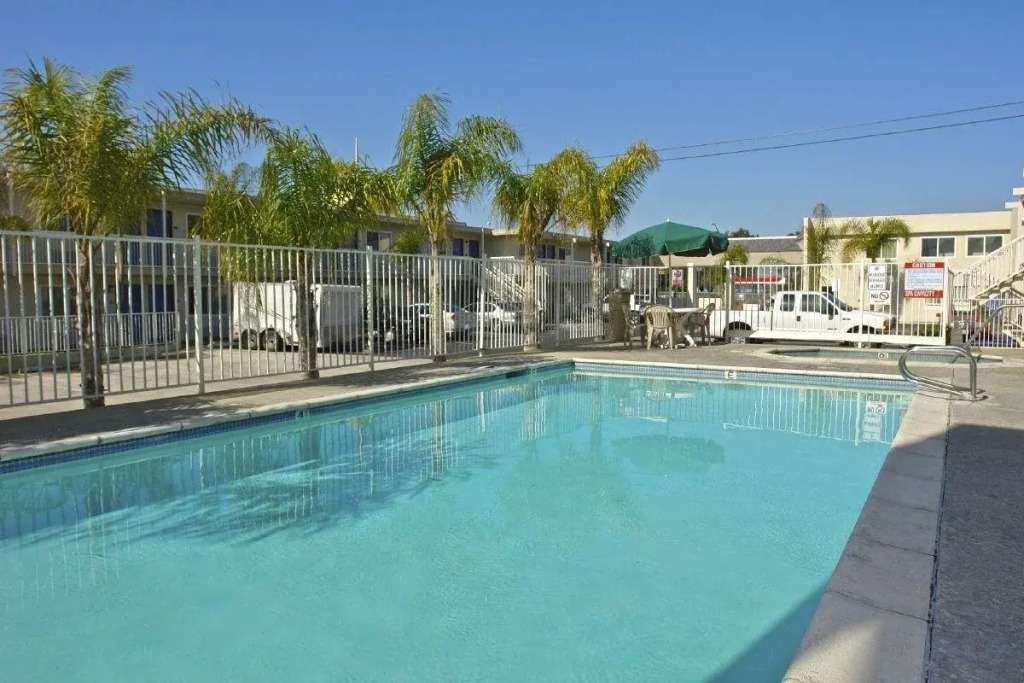 Motel 6 Newport Beach
