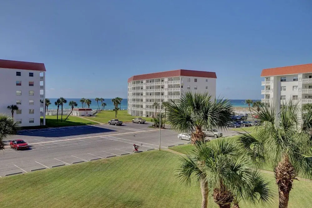 144 El Matador 1 Bedroom Condo by RedAwning