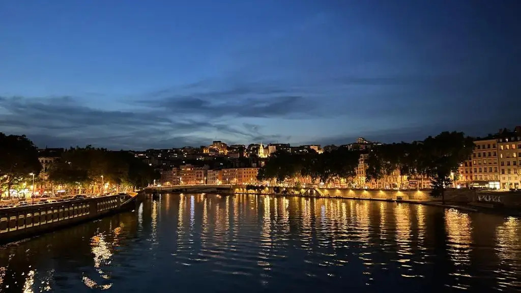 Berges du Rhone/ Chambre Avec Balcon (Adults Only)