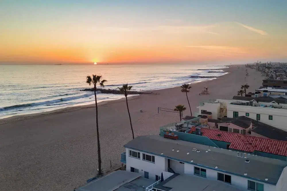 Steps From the Sand/boardwalk Outdoor Dining, Parking, and Patio in Newport