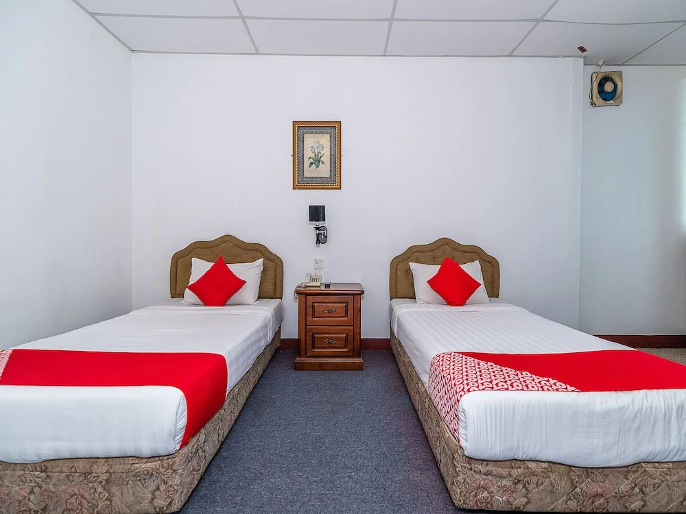 Hotel Holiday Park by OYO Rooms