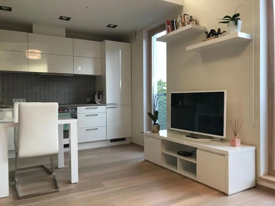 Smart Studio Apartment with Free Parking
