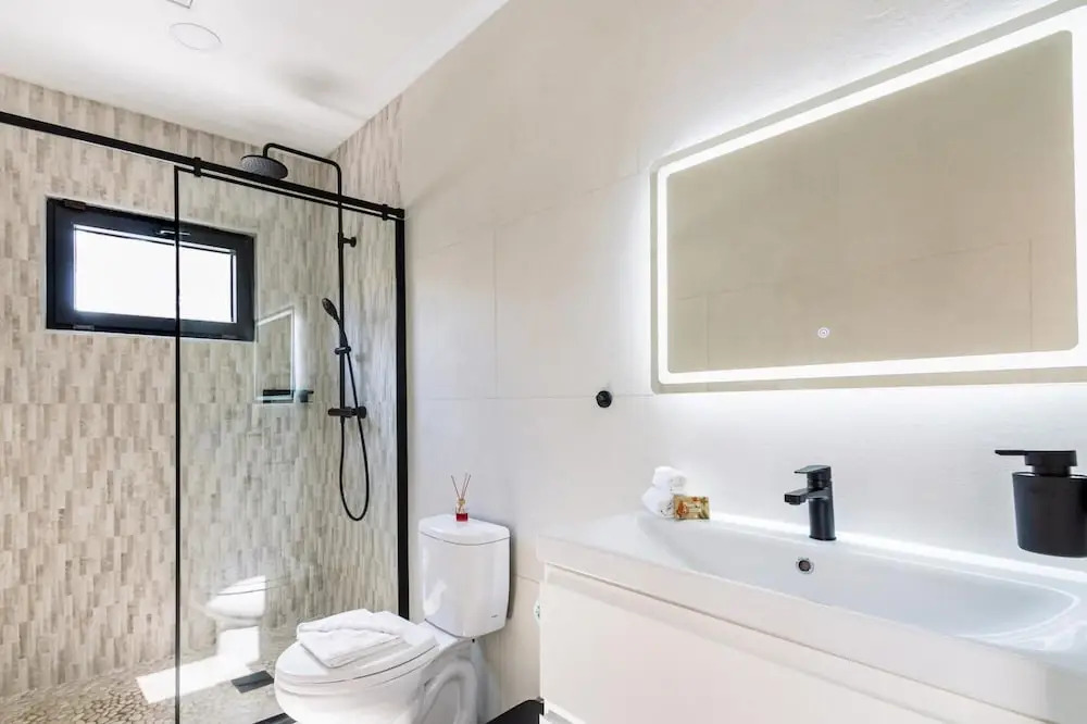 Brand NEW 3br2ba Villa With Pool in Great Location