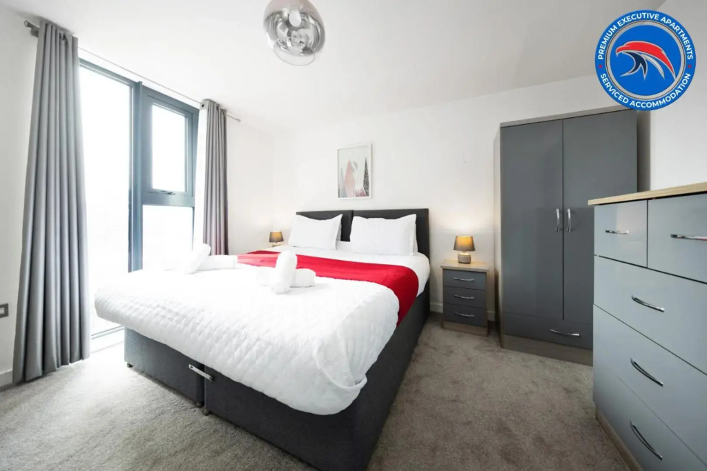 LONG STAYS - 30 AND 15 PERCENT OFF MONTHLY & WEEKLY STAYS, PERFECT FOR BUSINESS, FAMILIES, RELOCATIONS AND LEISURE- Book Today at Premium Executive Serviced Apartments - Birmingham City Center - WestGate, 1 Bed Apt, FREE WI-FI