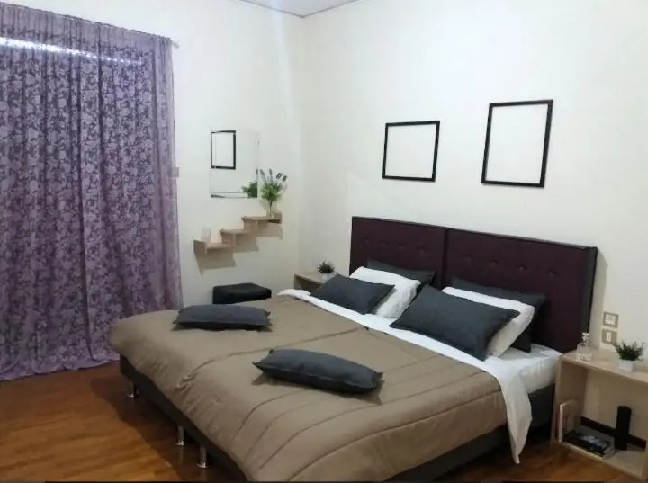 Comfortable 4th fl flat ideal for up to 8 people