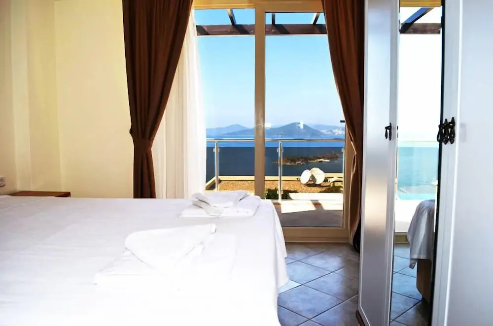 1 Bedroom Apartment Sea View 6 by Likya Global