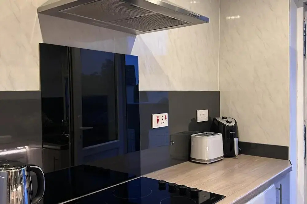Stunning Central 2 Bedroom Apartment by EVB Properties Short Lets & Serviced Accommodation Southampton - Ocean Village