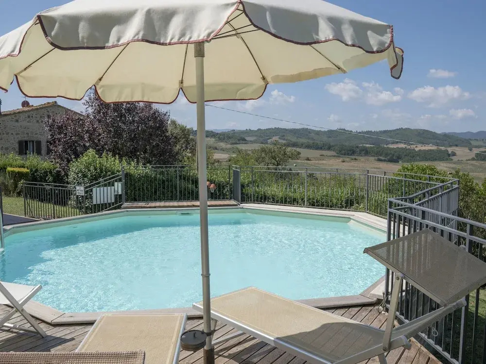 Refreshing Holiday Home in Casole D'elsa With Swimming Pool