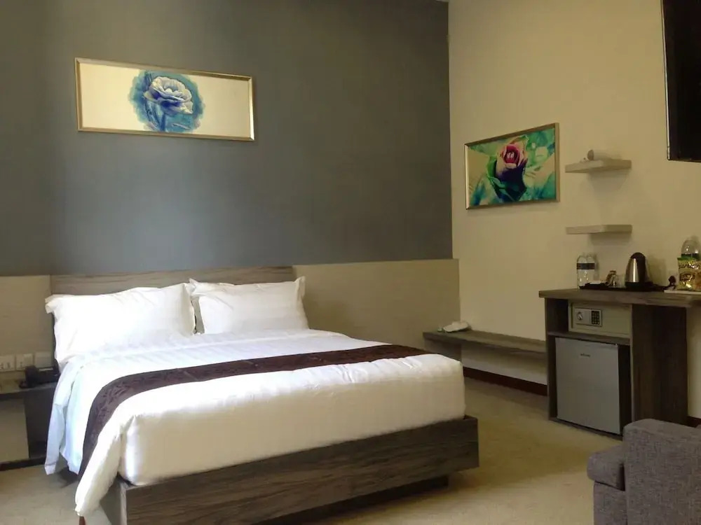 Green Rose Hotel