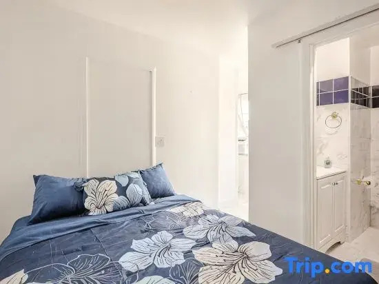 Room-small Cozy Apartment