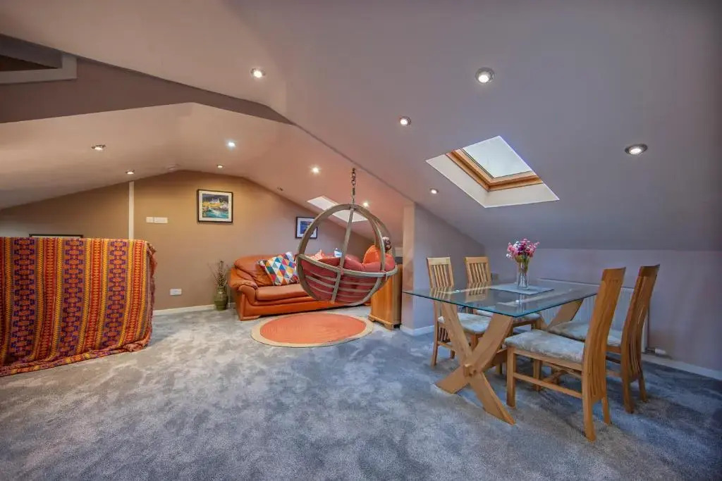 Premium 2nd floor 2 bed Apt sleeps 4 adults in Oban town