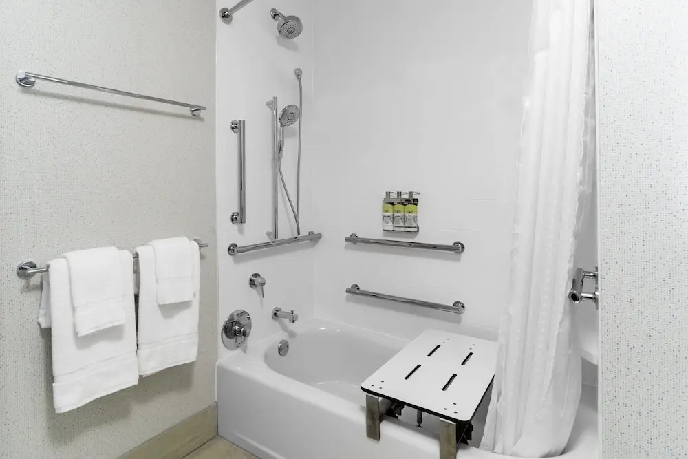 Holiday Inn Express & Suites - Milwaukee West Allis by IHG