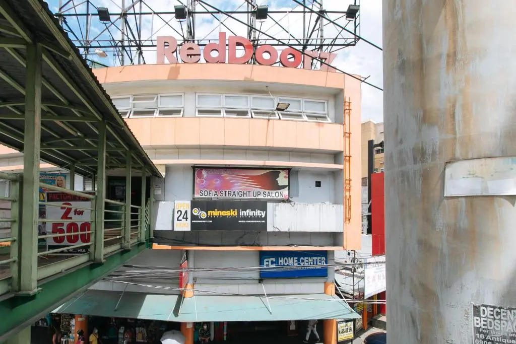RedDoorz Plus at Kamuning Quezon City