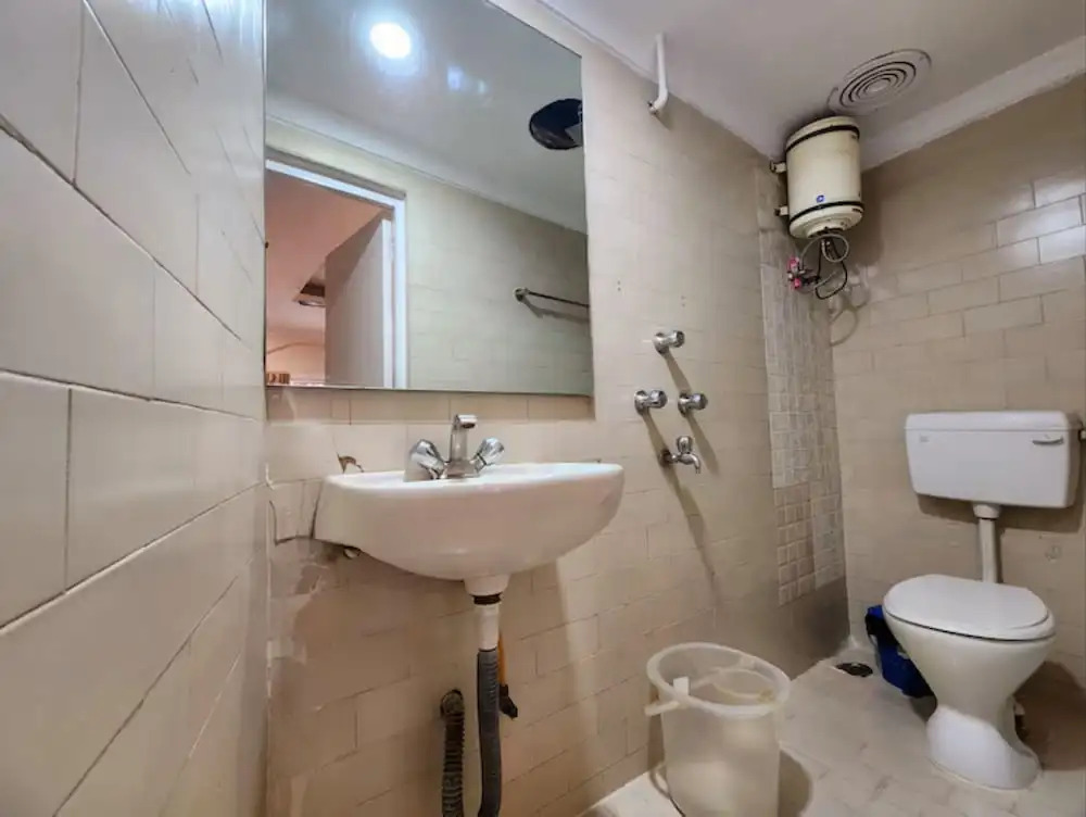 ZO Rooms Esplanade SN Banerjee Road