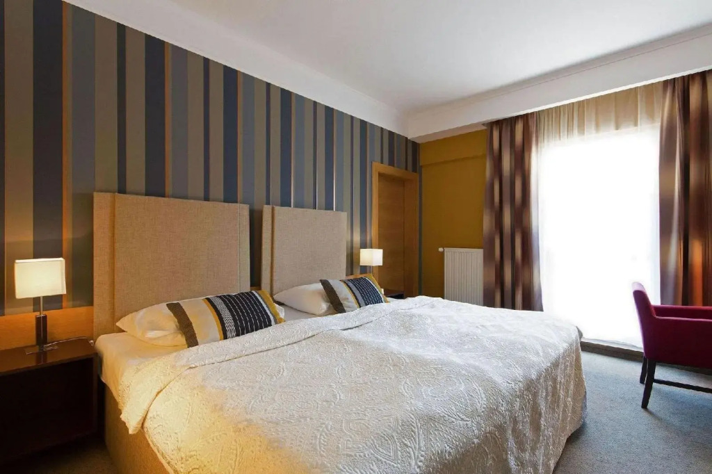 IMPIQ Hotel